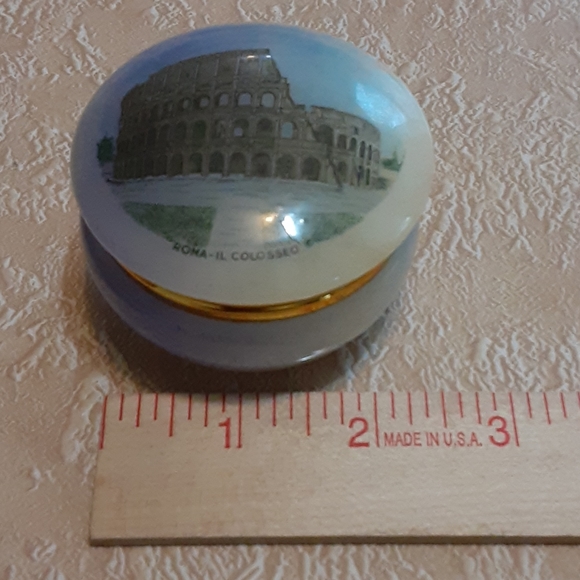 Vintage Roman Colosseum soapstone round hinged box - Picture 5 of 6